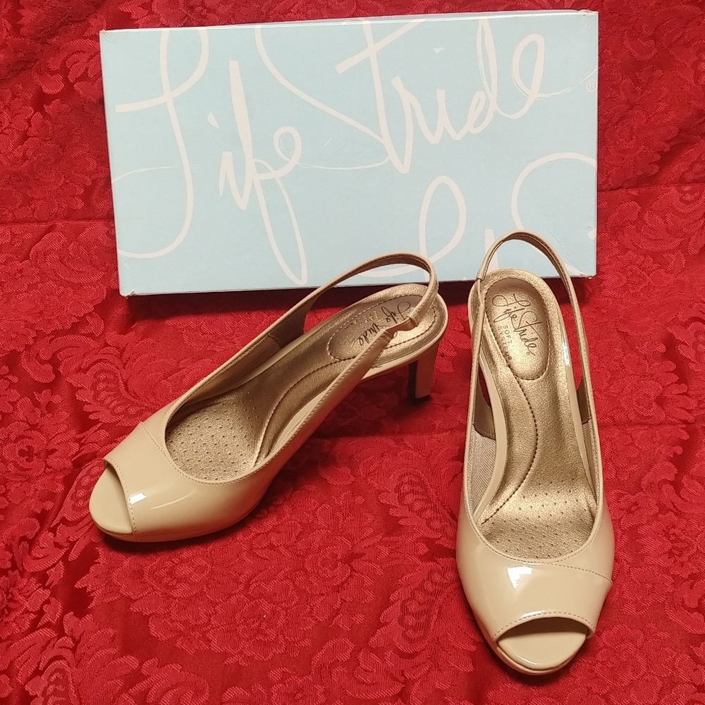 Life Stride Invest Taupe Patent Sandals Size 7M